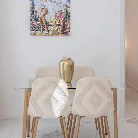 30 M² Terrace, & Palais Nearby *