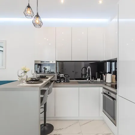 30 M² Terrace, & Palais Nearby