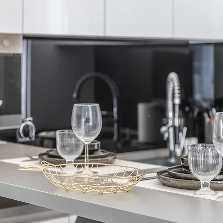 Lb Vacation I Renovated Minutes From - Palais - 30m2 Terrace 아파트